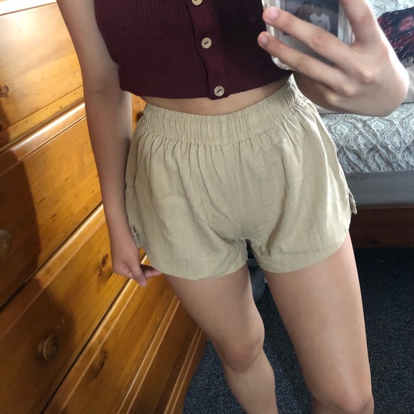 Princess Polly Pants - 🔴 Princess Polly Khaki Flowy Shorts